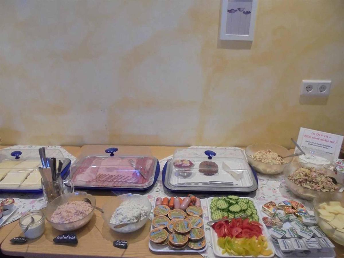Rhoener Landhotel Haus Zur Wasserkuppe 부스텐사흐센 외부 사진