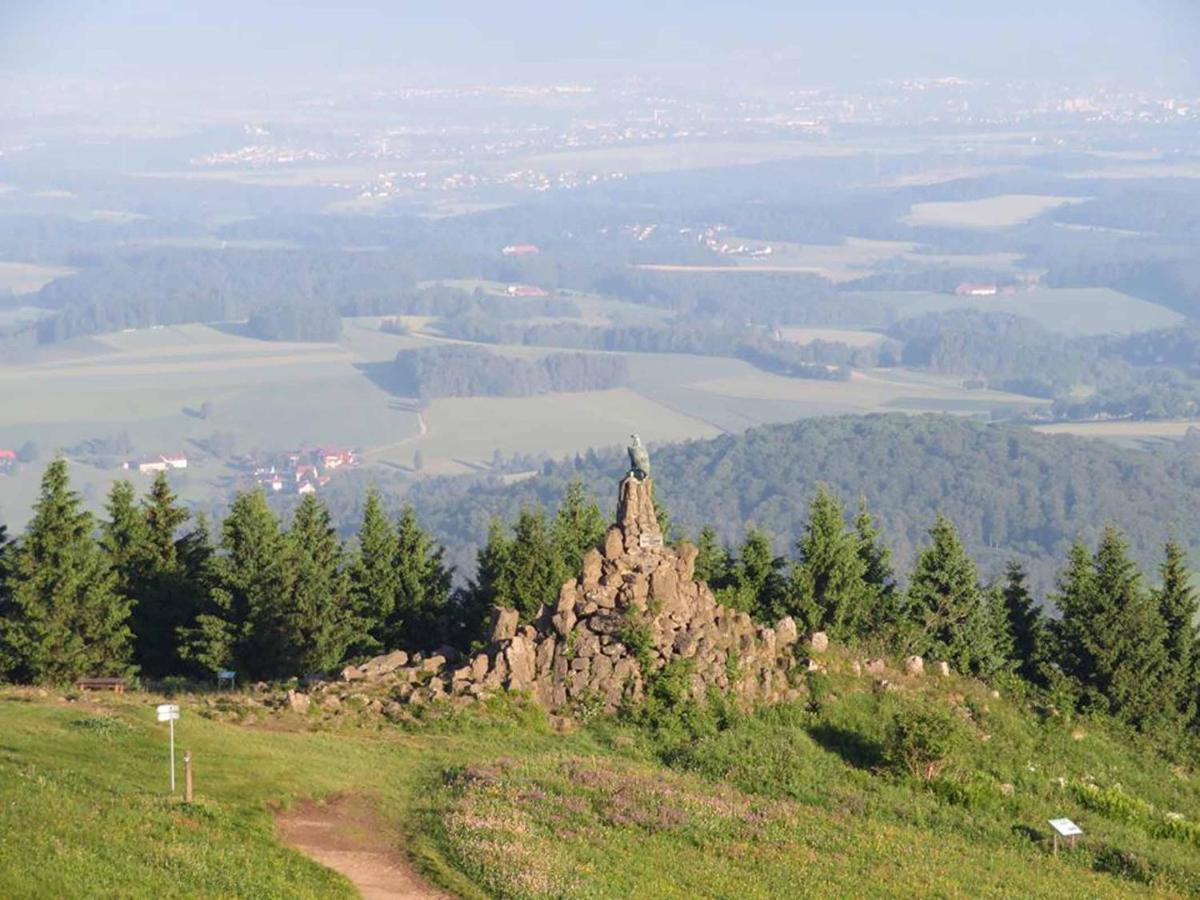 Rhoener Landhotel Haus Zur Wasserkuppe 부스텐사흐센 외부 사진