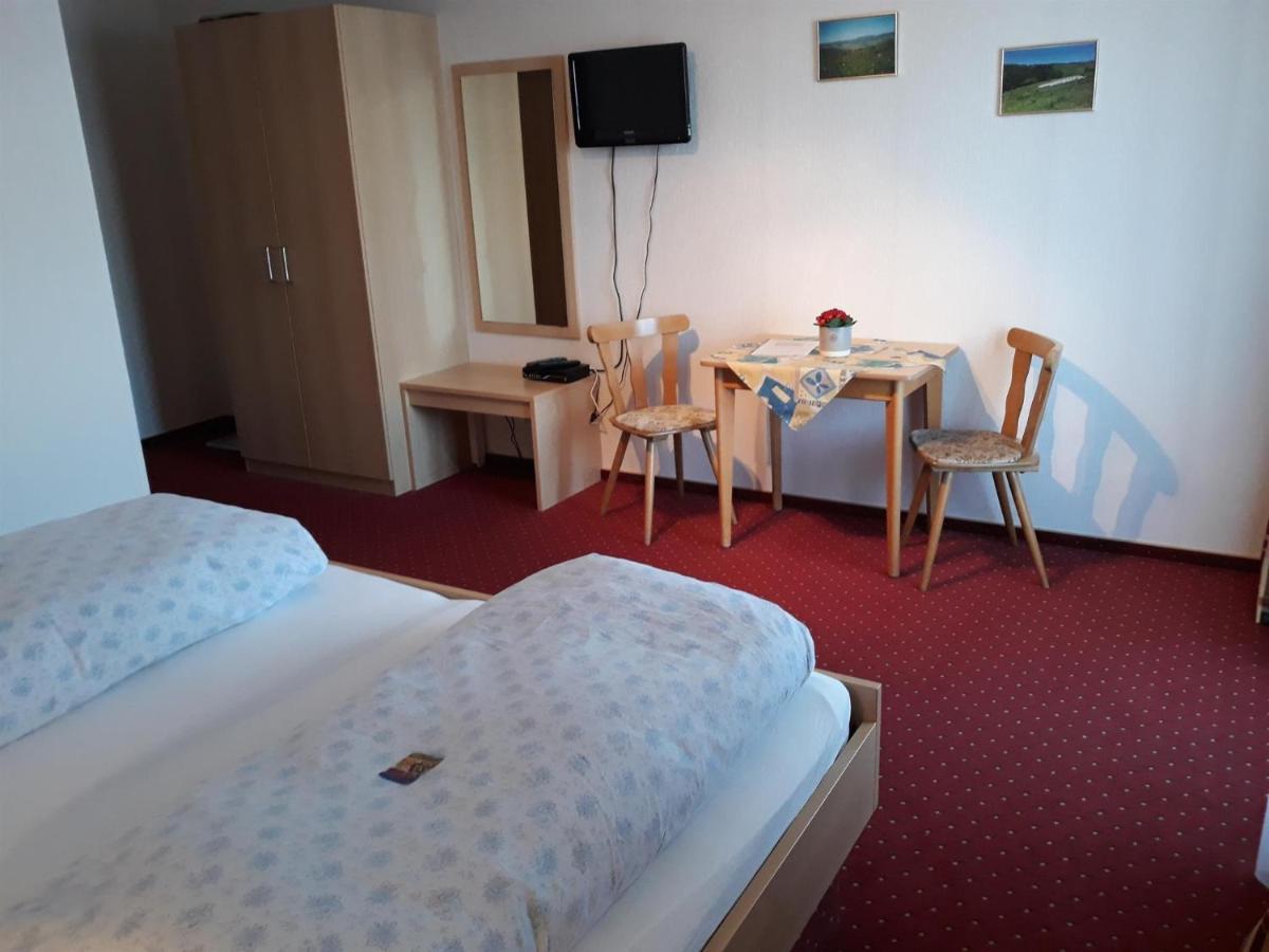 Rhoener Landhotel Haus Zur Wasserkuppe 부스텐사흐센 외부 사진