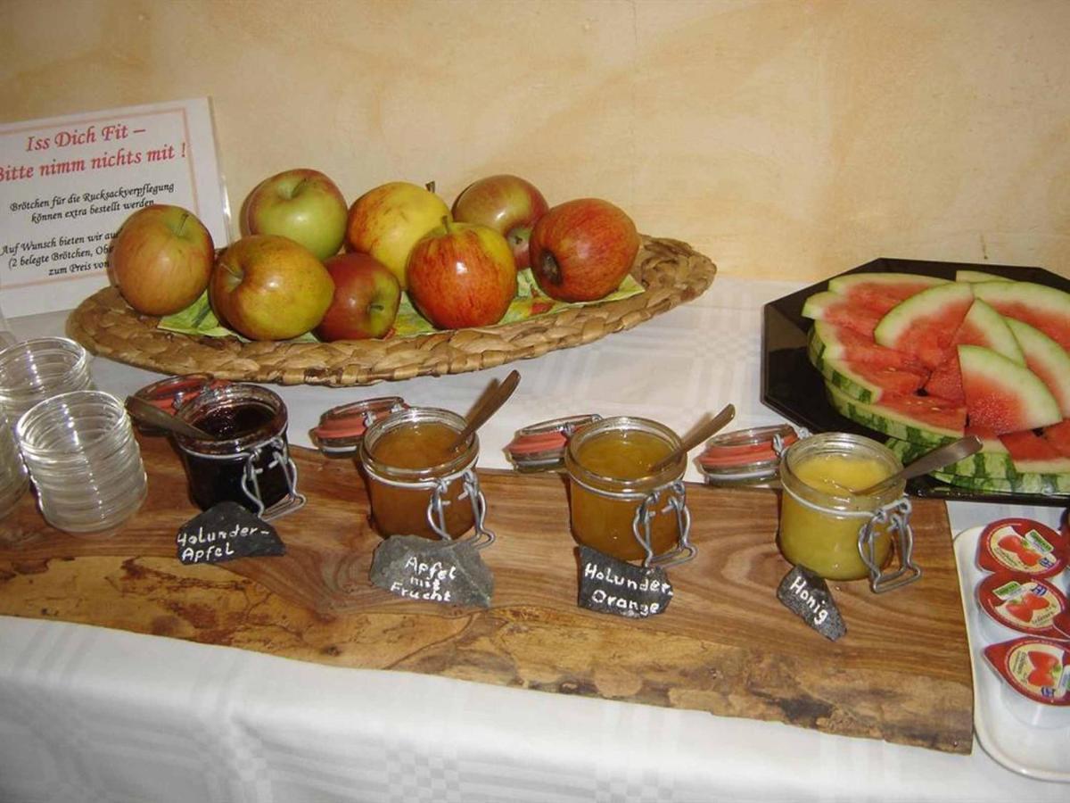 Rhoener Landhotel Haus Zur Wasserkuppe 부스텐사흐센 외부 사진