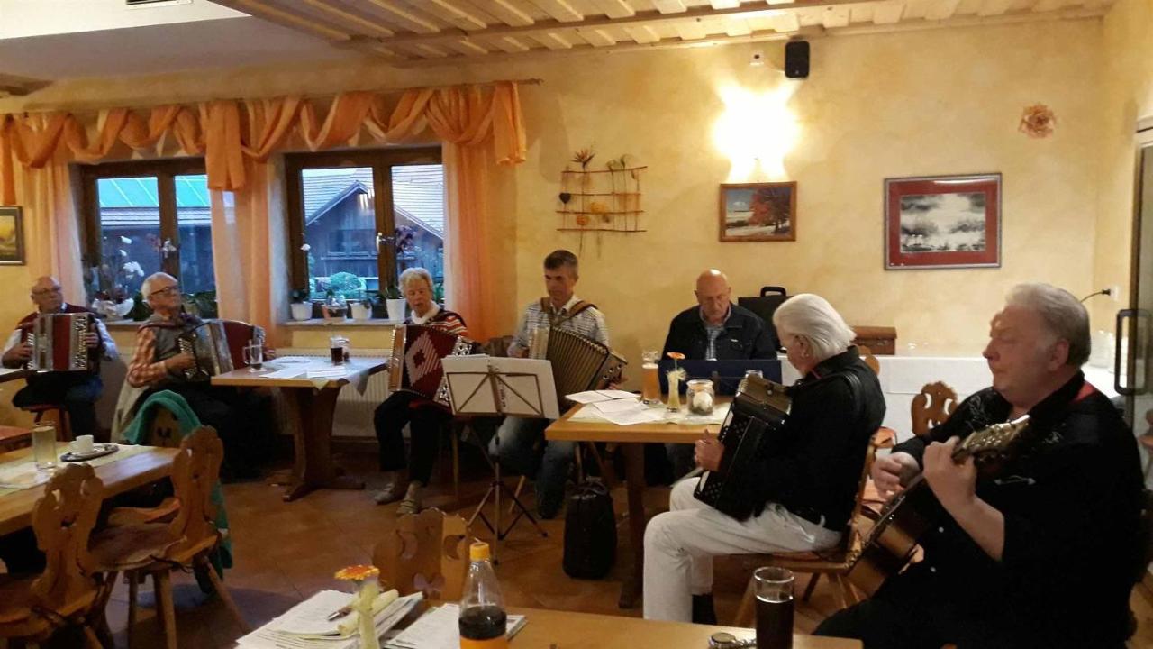 Rhoener Landhotel Haus Zur Wasserkuppe 부스텐사흐센 외부 사진