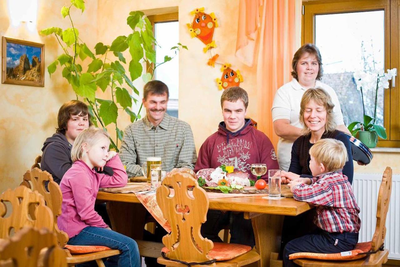 Rhoener Landhotel Haus Zur Wasserkuppe 부스텐사흐센 외부 사진
