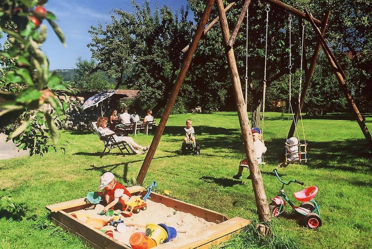 Rhoener Landhotel Haus Zur Wasserkuppe 부스텐사흐센 외부 사진