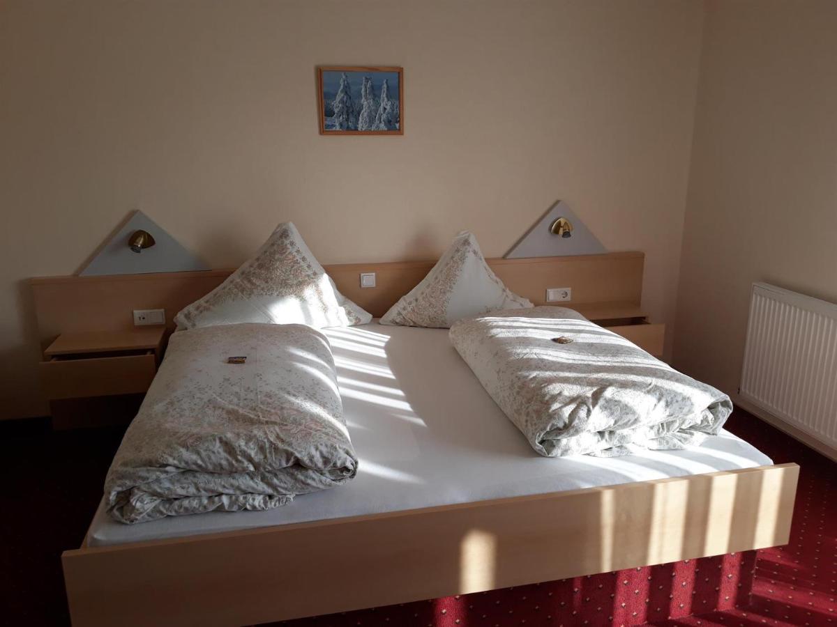 Rhoener Landhotel Haus Zur Wasserkuppe 부스텐사흐센 외부 사진