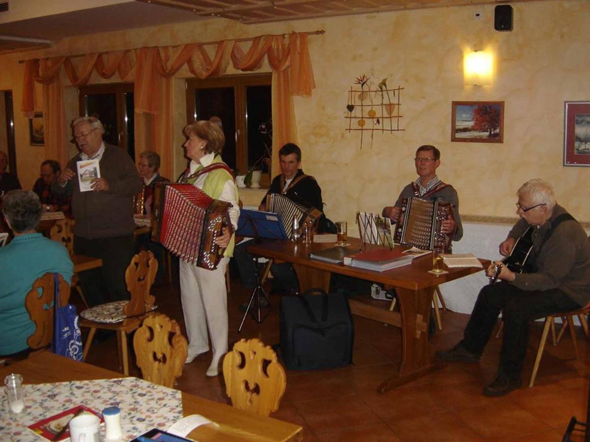 Rhoener Landhotel Haus Zur Wasserkuppe 부스텐사흐센 외부 사진
